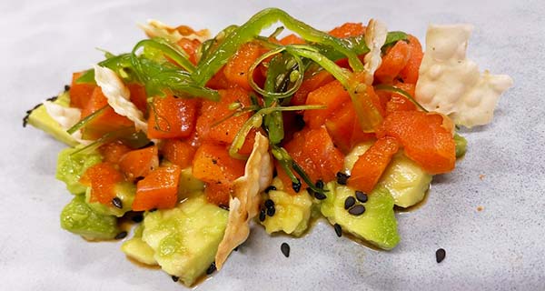 Tartar de salmon y crema de aguacates Tartar de salmon y crema de aguacates